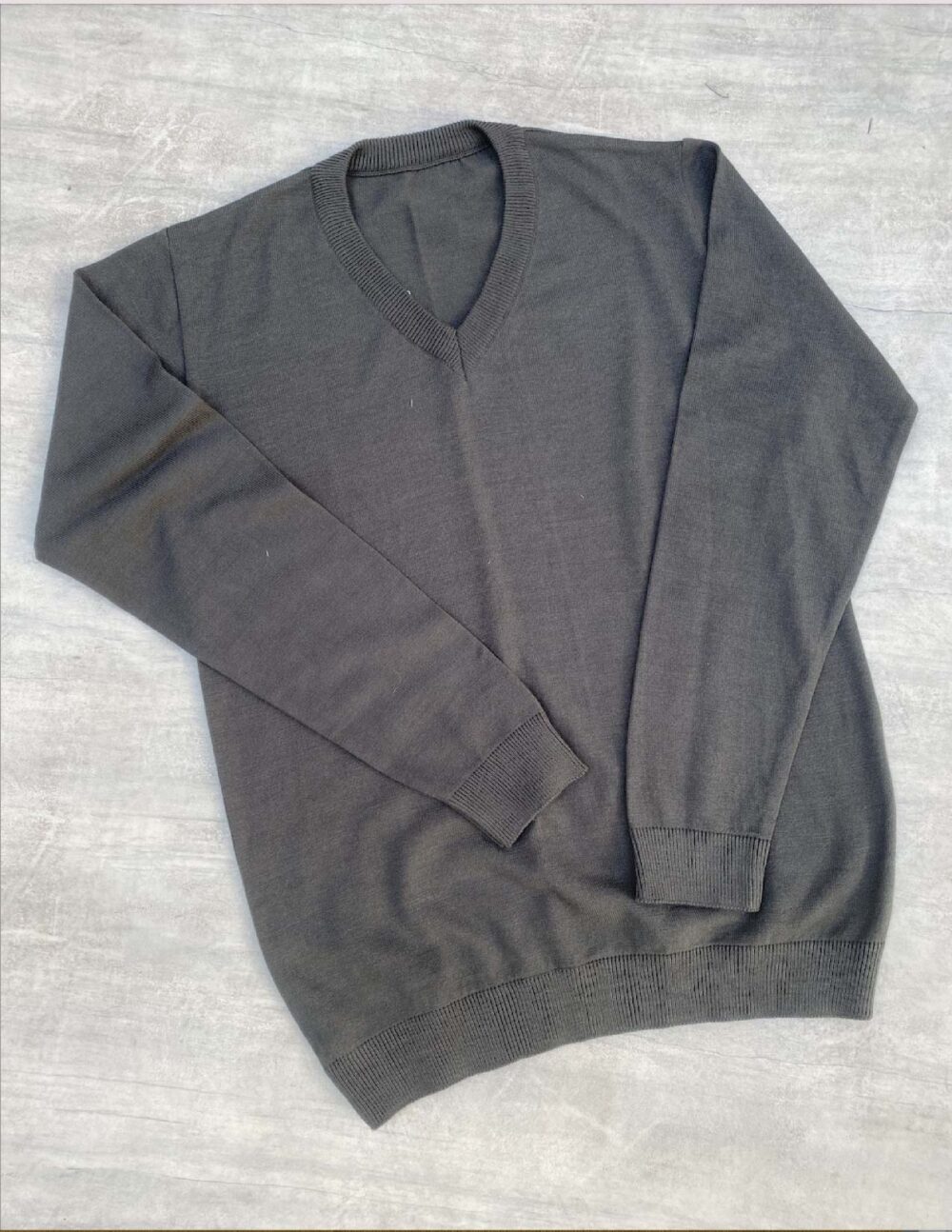 Suéter hombre gris oscuro CR Dotaciones Colombia